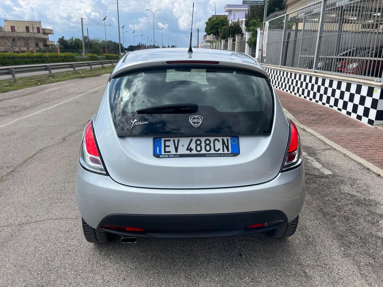 Lancia Ypsilon 1.2 5 porte GPL Gold Unipro 2014