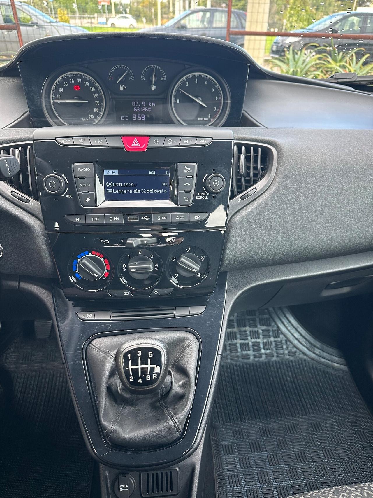 Lancia Ypsilon 1.0 FireFly 5 porte S&S Hybrid Ecochic Silver