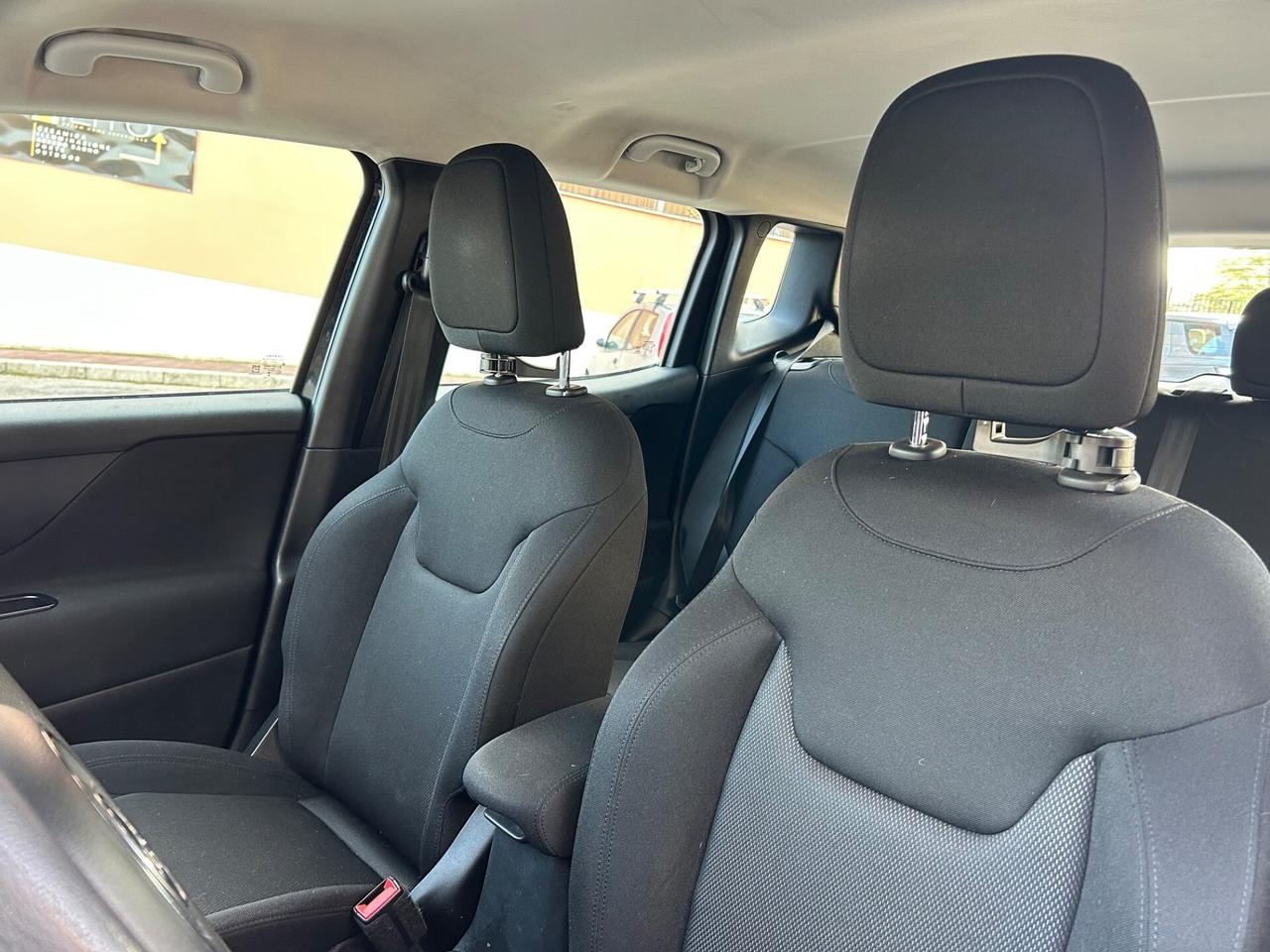 Jeep Renegade 1.6 Mjt Sport ideale per neo patenta