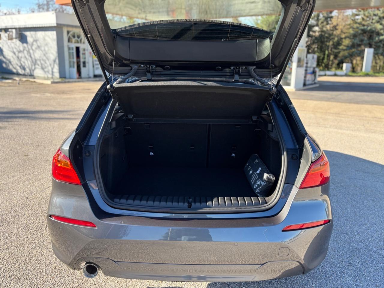 Bmw 116 116d 5p. Business Advantage