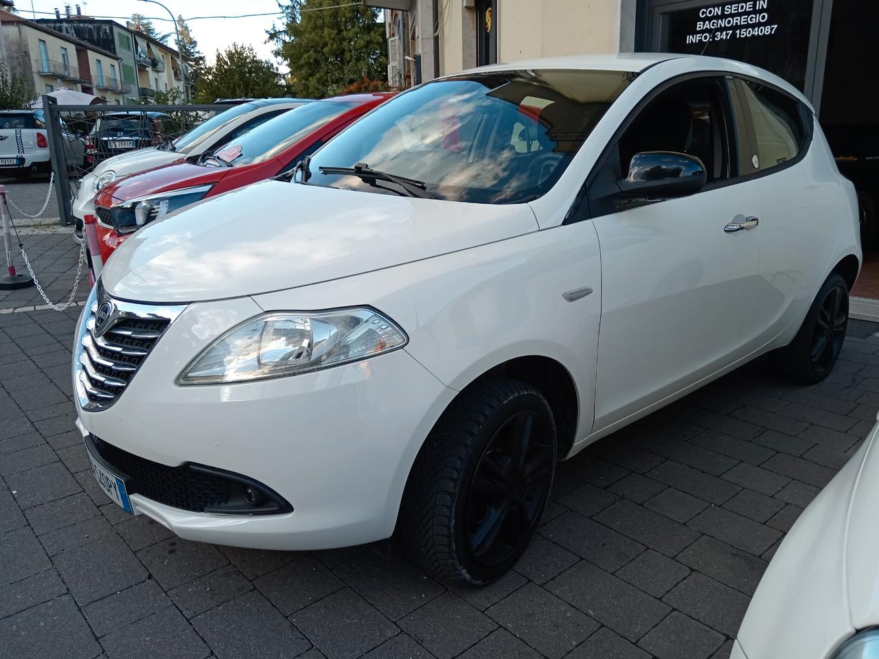 Lancia Ypsilon 0.9 TwinAir 85 CV 5 porte Metano Ecochic Silver