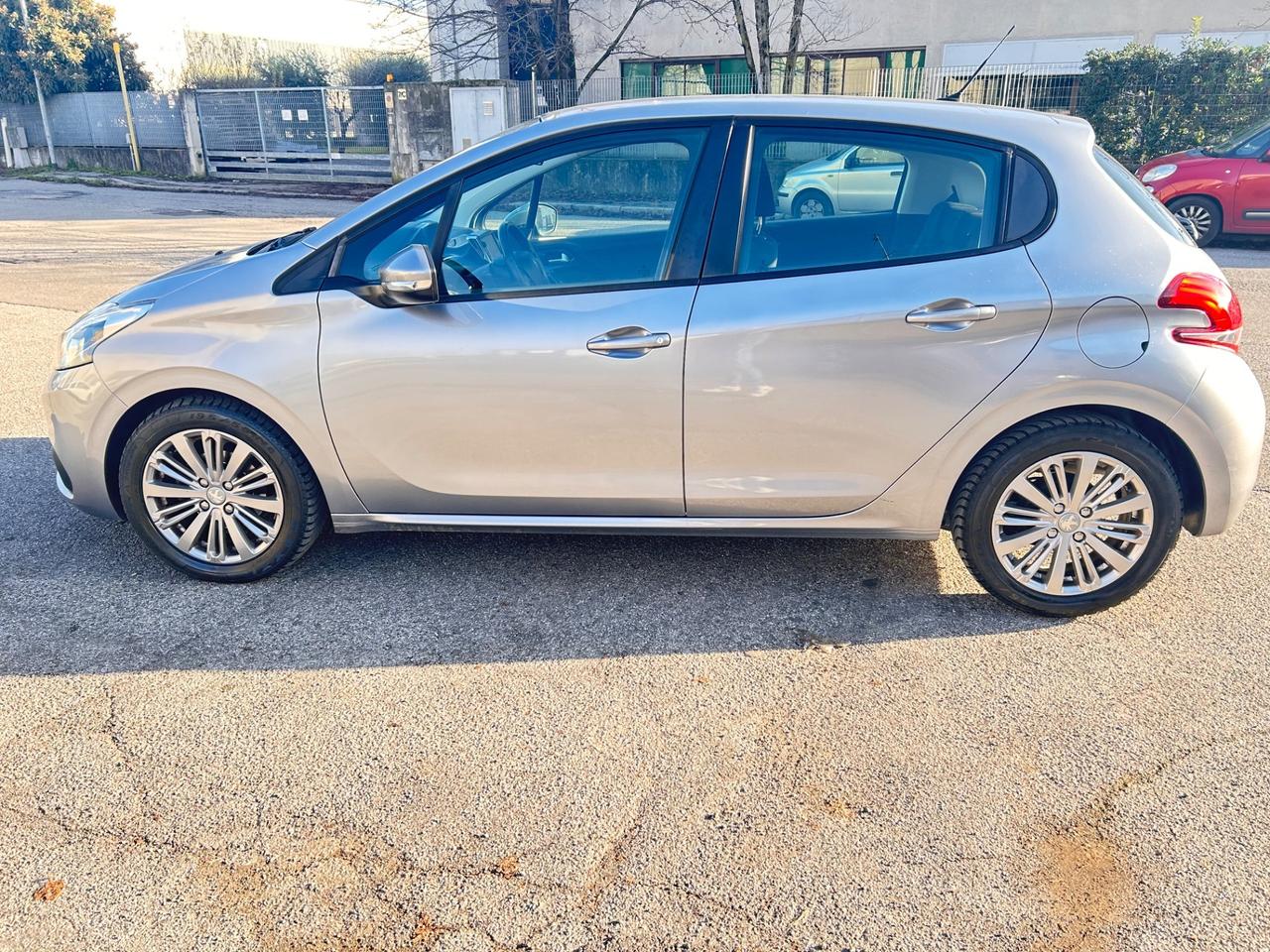 Peugeot 208 1200 ALLURE neopatentati 90000 km