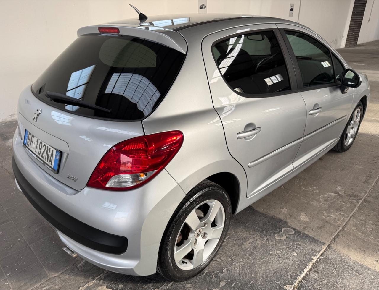 Peugeot 207 1.6 HDi 112CV 5p. Allure - 2011