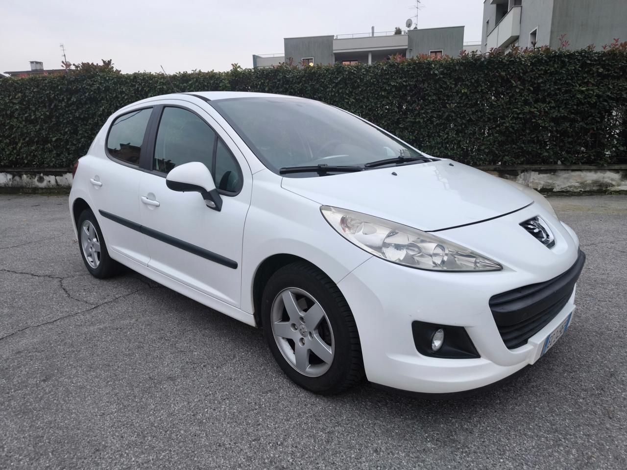 PEUGEOT 207 1,4 BENZINA- OK NEOPATENTATI