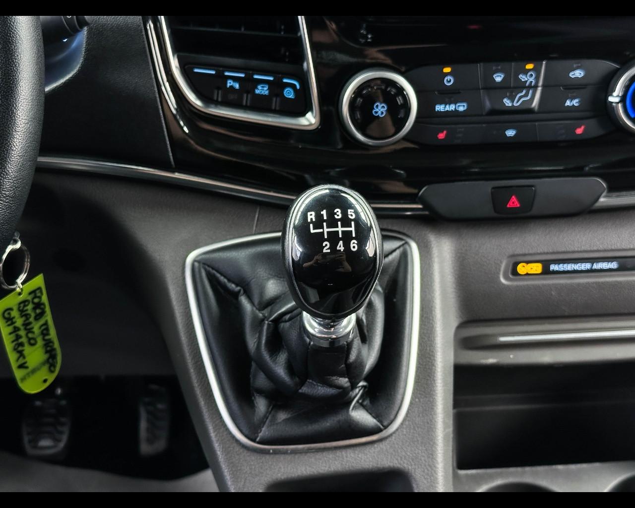 FORD Tourneo Custom 1ª s - Tourneo Custom 320 2.0 EcoBlue 130CV MHEV PC Titanium