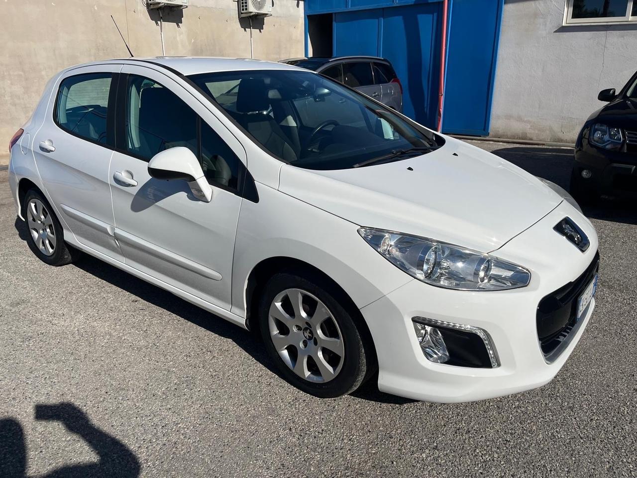 Peugeot 308-5P-1.6 hdi-full opt-12/2011