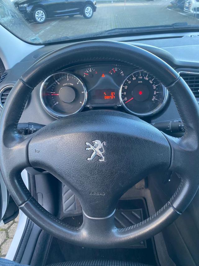 PEUGEOT 5008 BlueHDi 120 S&S NEO PATENTATO 7 POSTI