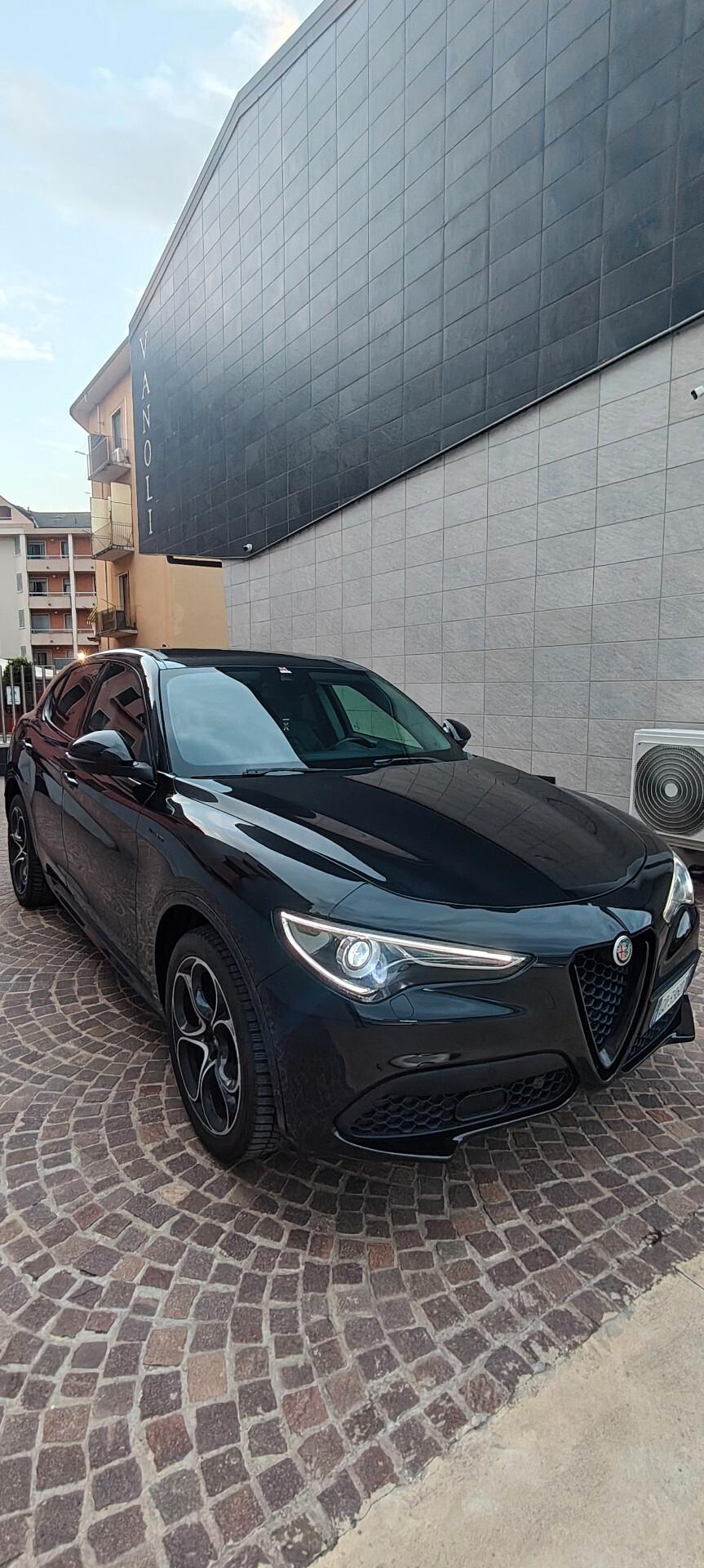 Alfa Romeo Stelvio Q4 Veloce total black