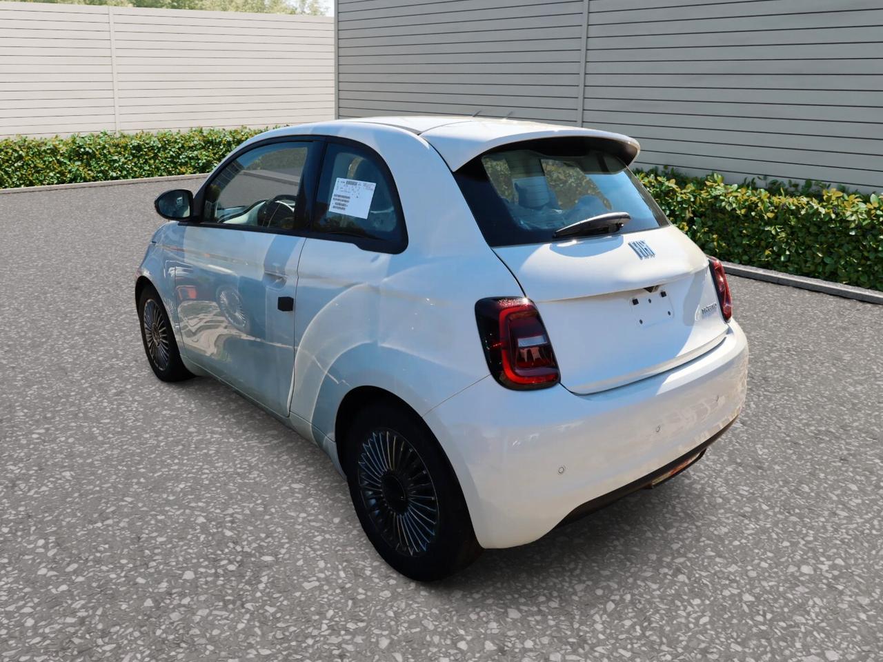 FIAT New 500 1.0cc 65cv Hybrid ICON + Pack Comfort