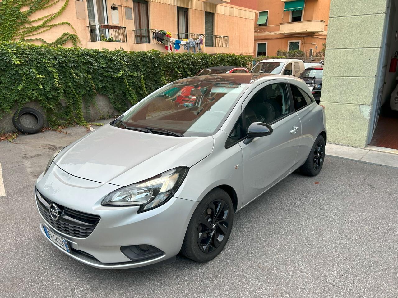 Opel Corsa 1.2 Coupé b-Color