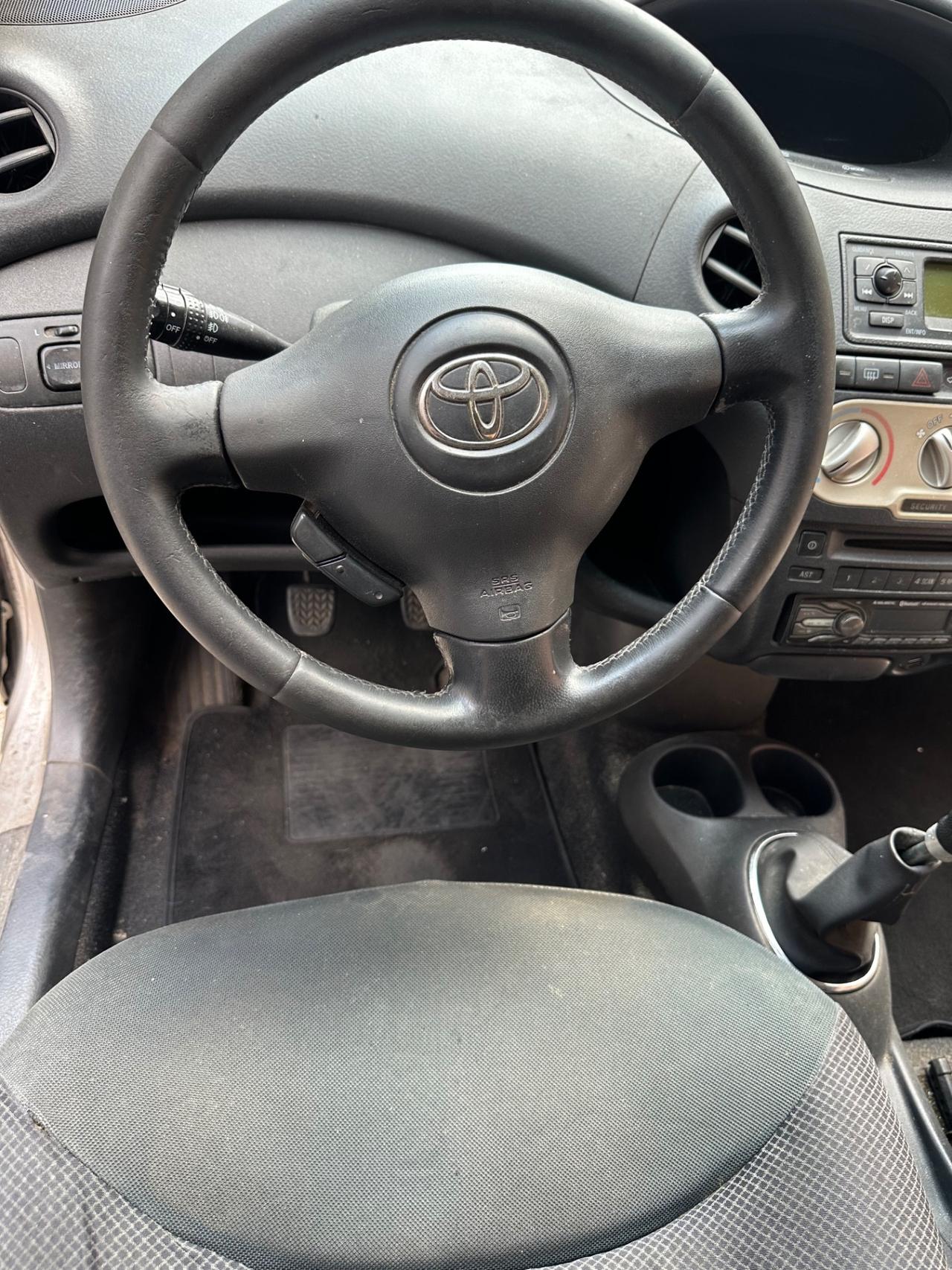Toyota Yaris Verso 1.3i 16V cat Luna '03