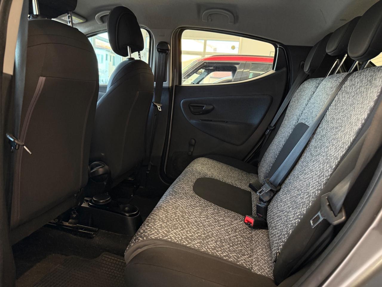 Lancia Ypsilon 1.2 69 CV 5 porte S&S Gold okneopatentati
