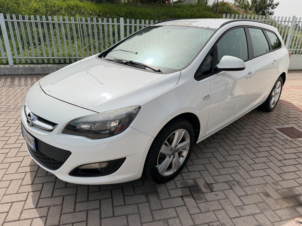 Opel Astra 2.0 CDTI 165CV Sports Tourer Business
