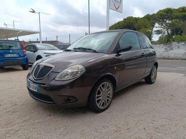 Lancia Ypsilon 1.2 versus