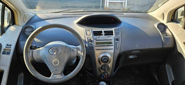 TOYOTA Yaris 1.0 5 porte Sol