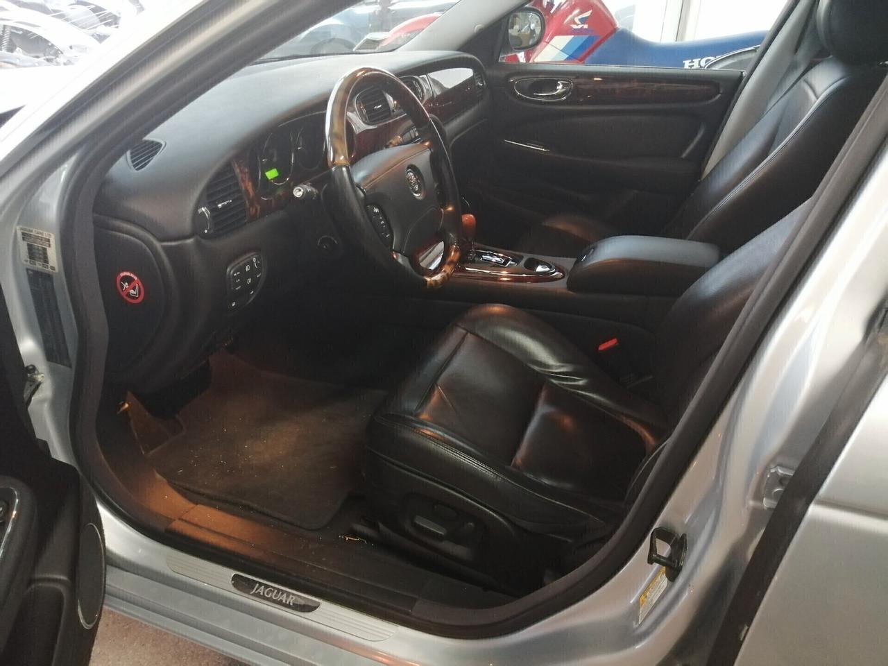 Jaguar XJ 2.7 D V6 cat Executive