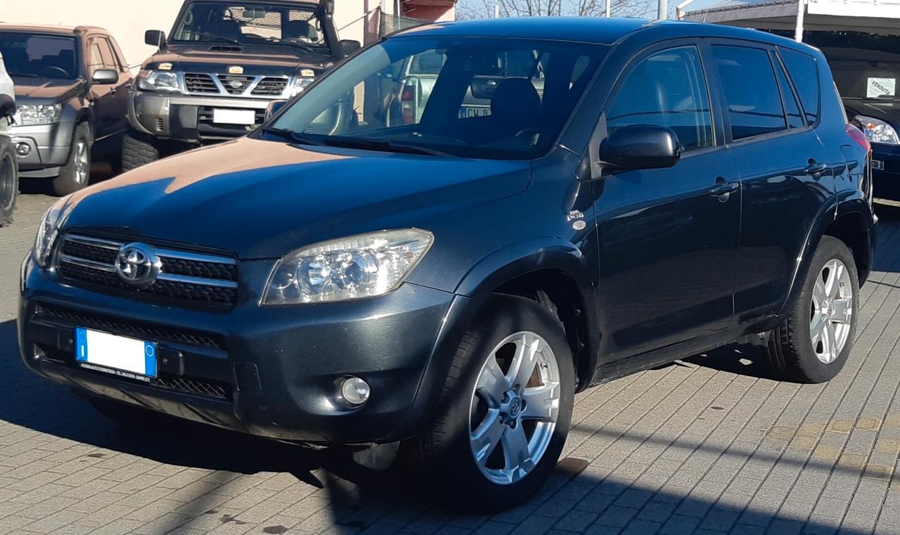 TOYOTA RAV4 Crossover 2.2D Luxury -MOTORE NUOVO-