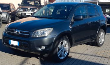 TOYOTA RAV4 Crossover 2.2D Luxury -MOTORE NUOVO-