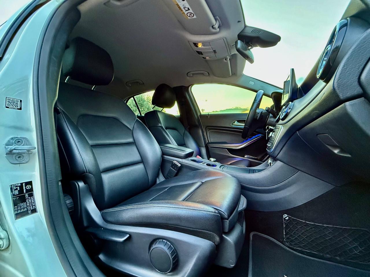 MERCEDES- BENZ GLA 200 D AUTOMATIC SPORT