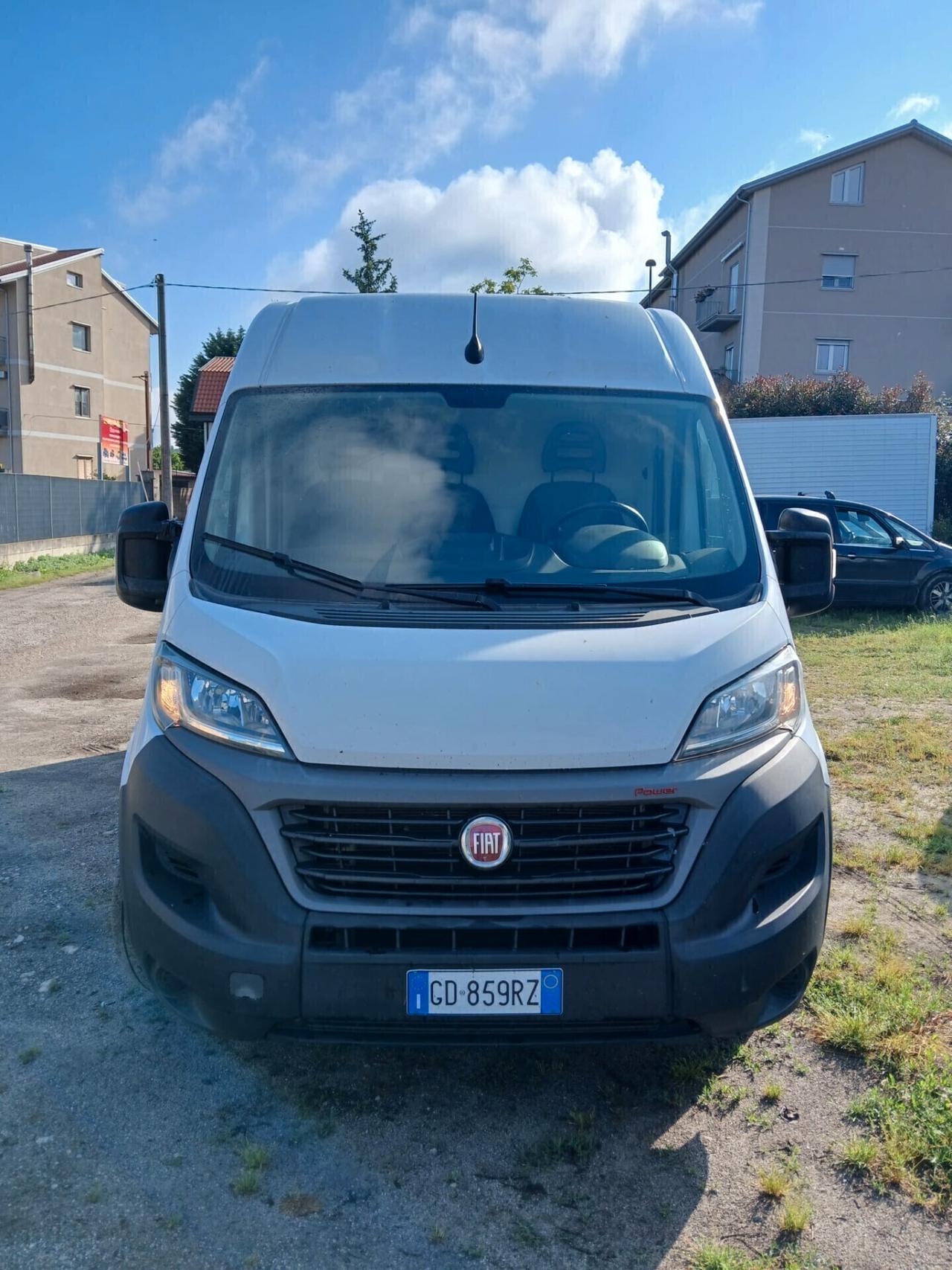 Fiat Ducato 35 2,3 MJT con pedana di carico