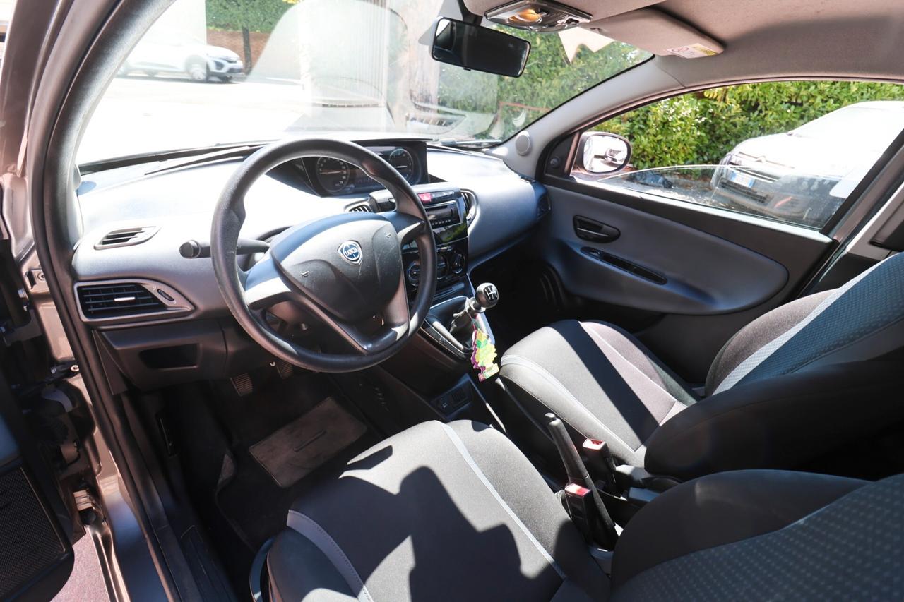 Lancia Ypsilon 1.2 69 CV 5 porte Silver