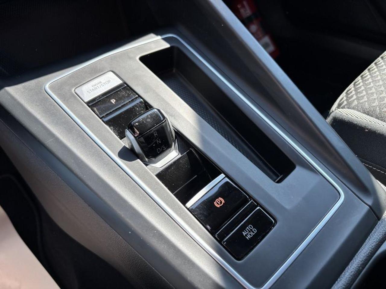 Volkswagen Golf 1.0 eTSI EVO DSG Active NAVI-LED-16"