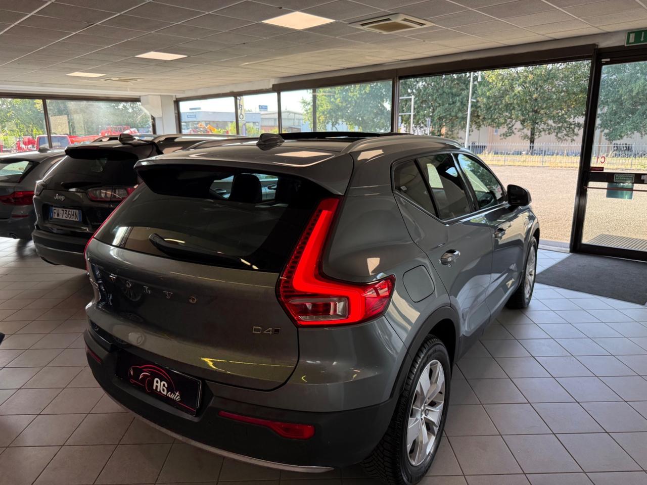 Volvo XC40 D4 AWD Geartronic Momentum TETTO APRIBILE PANORAMICO