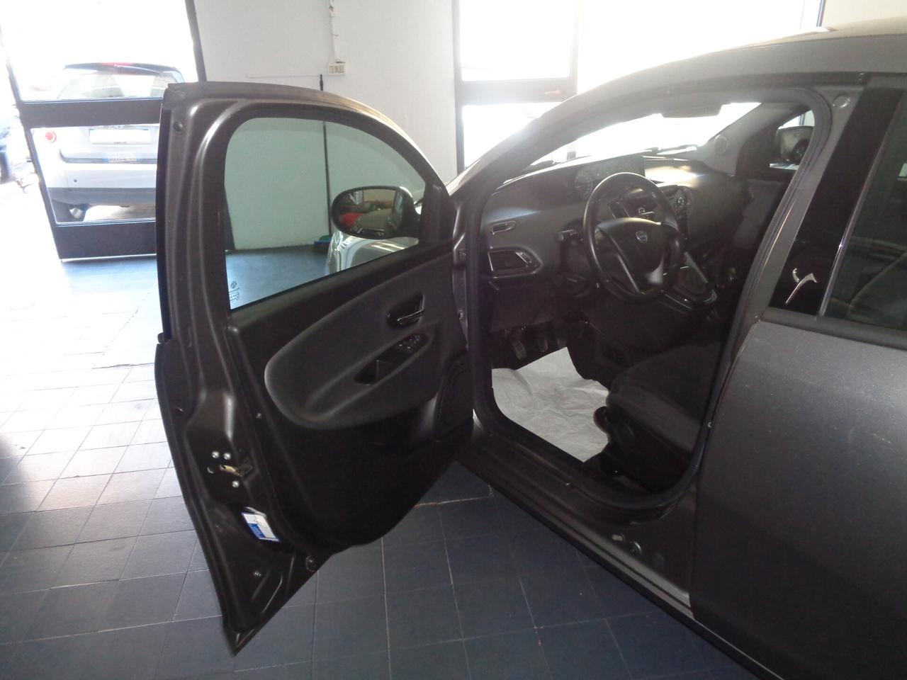 Lancia Ypsilon 1.2 69 CV 5 porte Gold (Finanziabile)