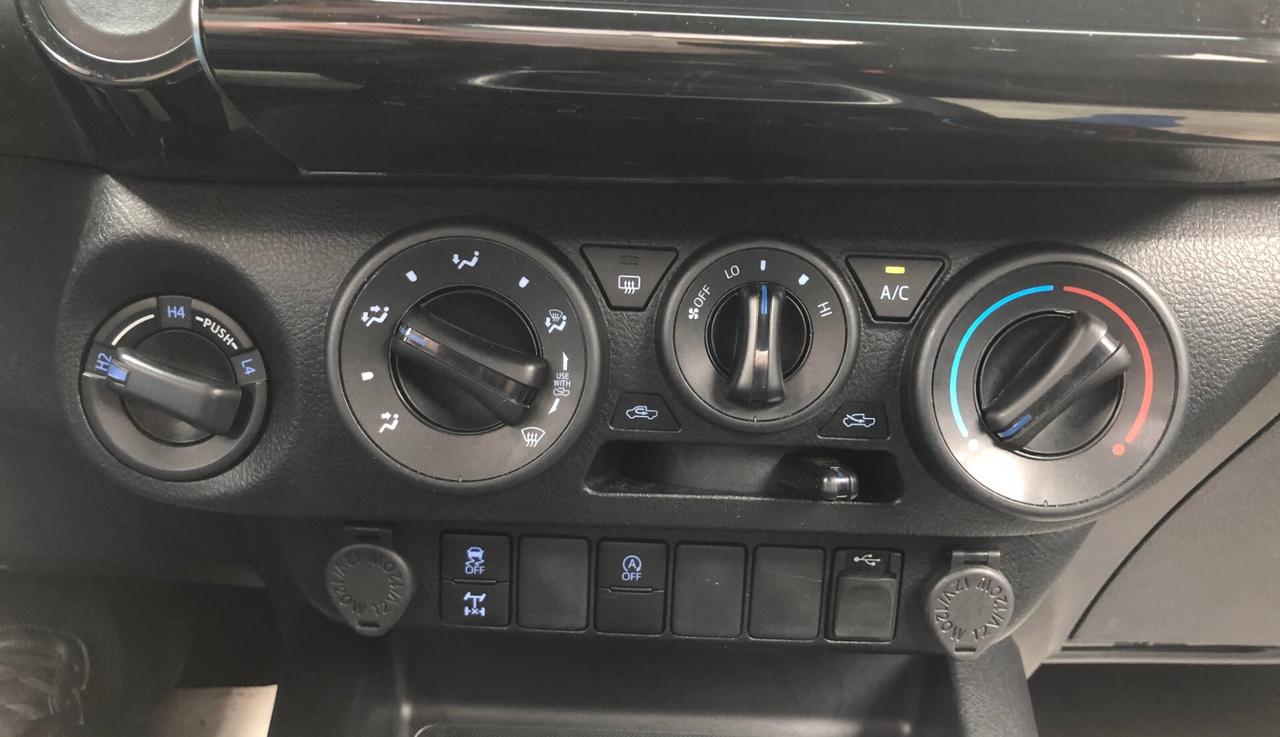 Toyota Hilux 2.4 D-4D 4WD 2 porte 4posti Extra Cab Lounge
