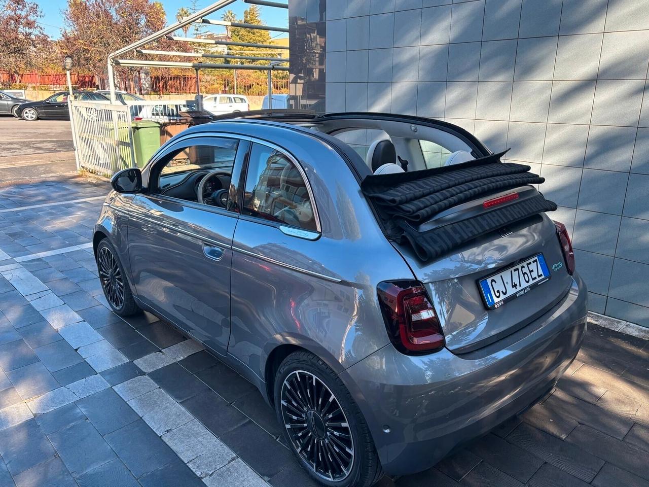 Fiat 500e Cabrio by Bocelli (edizione limitata)