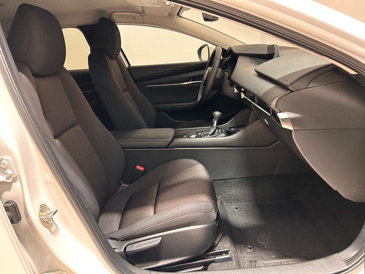 Mazda 3 2.5L eSkyactiv-G M-Hybrid 4p. Sedan Centre Line *RATE DA 299€*