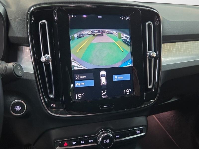 VOLVO XC40 (2017-->) XC40 T3 Geartronic Momentu...