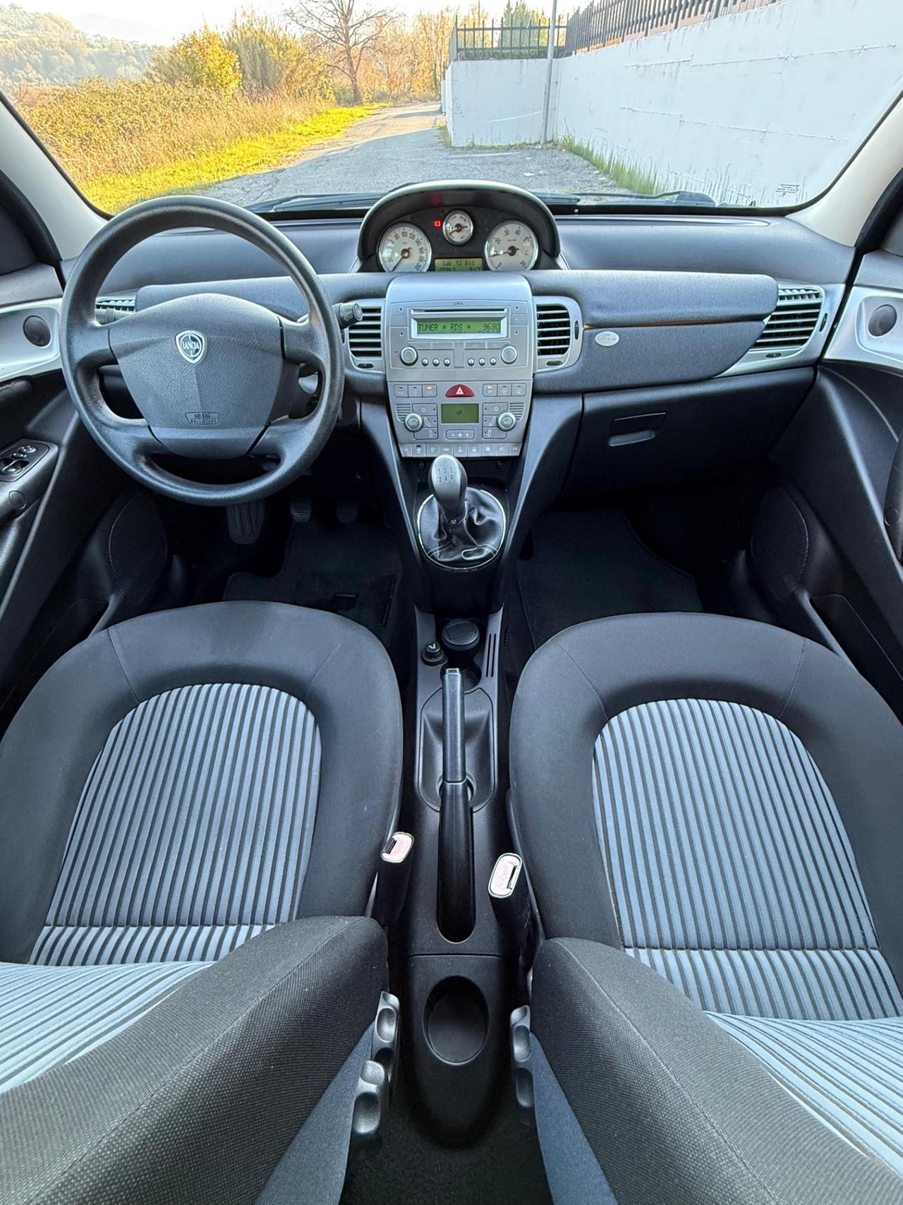 Lancia Ypsilon 1.3 MJT 75 CV DPF Sport MomoDesign