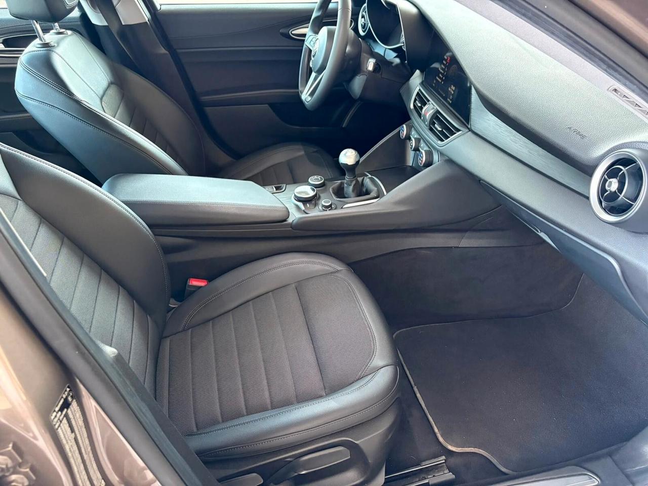 ALFA Giulia 2.2Turbodiesel 180CV 6M Super -08-2018