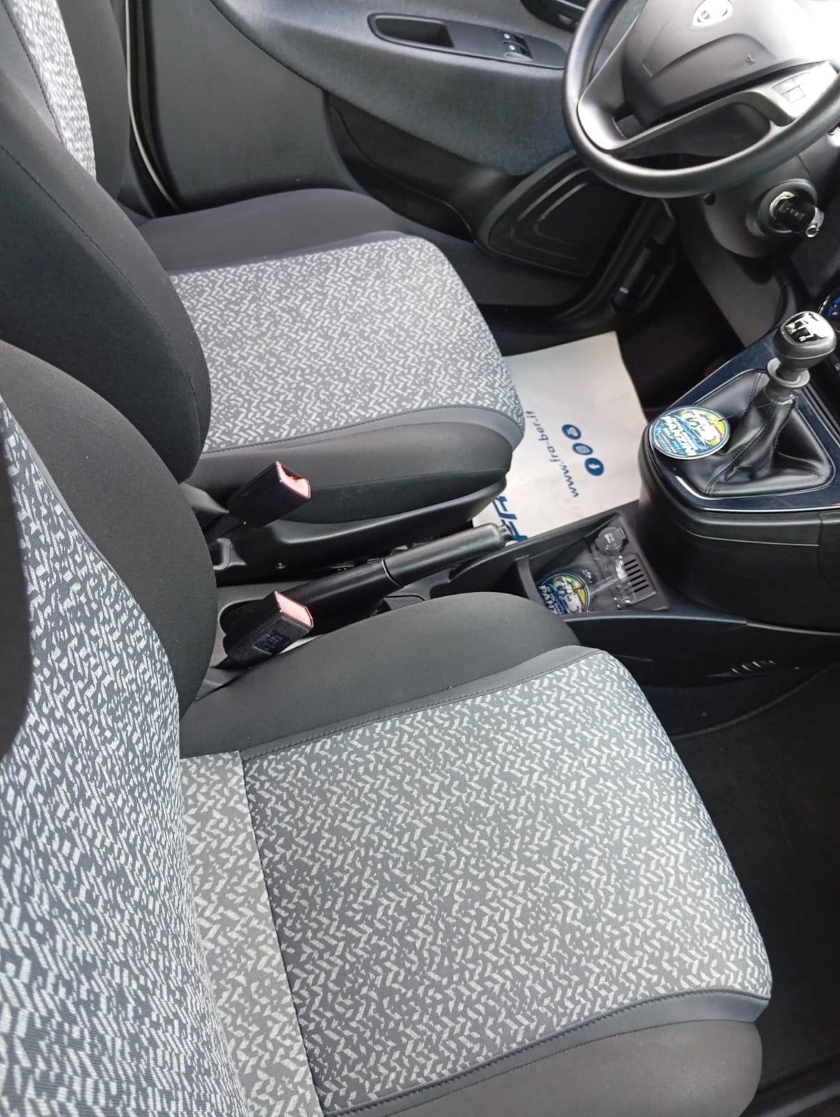 Lancia Ypsilon elefantino 1.2 69 CV UNIPRO