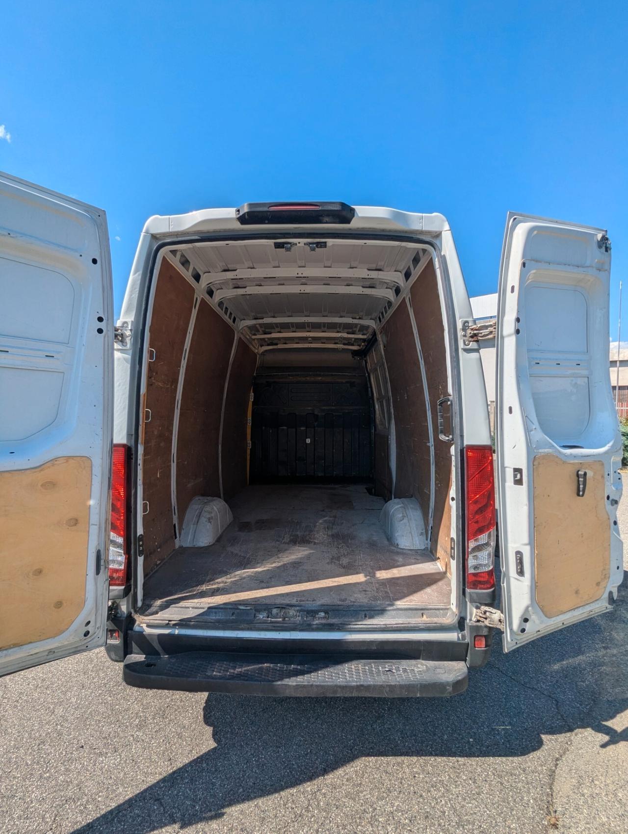 Iveco Daily 35S20 L pochi km
