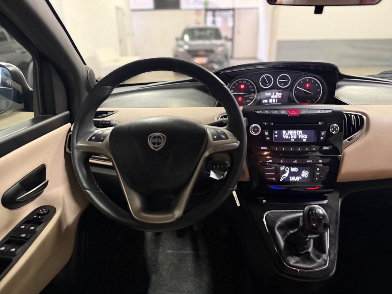 Lancia Ypsilon 1.2 69 CV 5 porte Gold