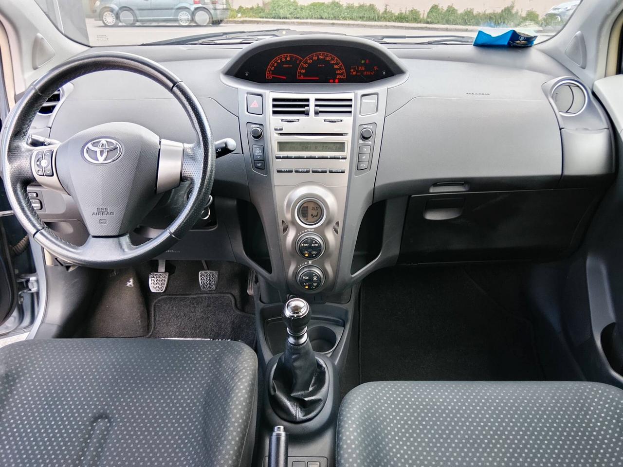 Toyota Yaris 1.3 4 CILINDRI!