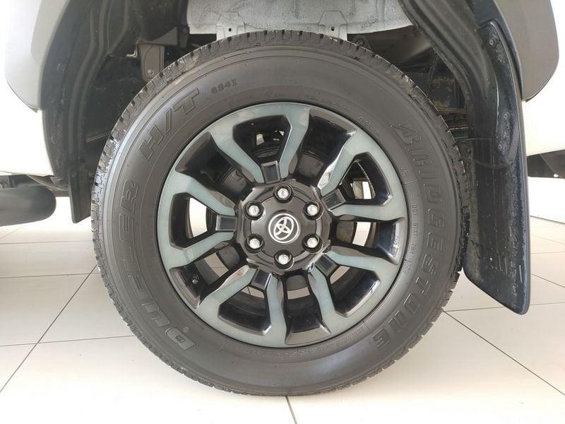 Toyota Hilux 2.4 D-4D A/T 4WD 4 porte Double Cab Invincible