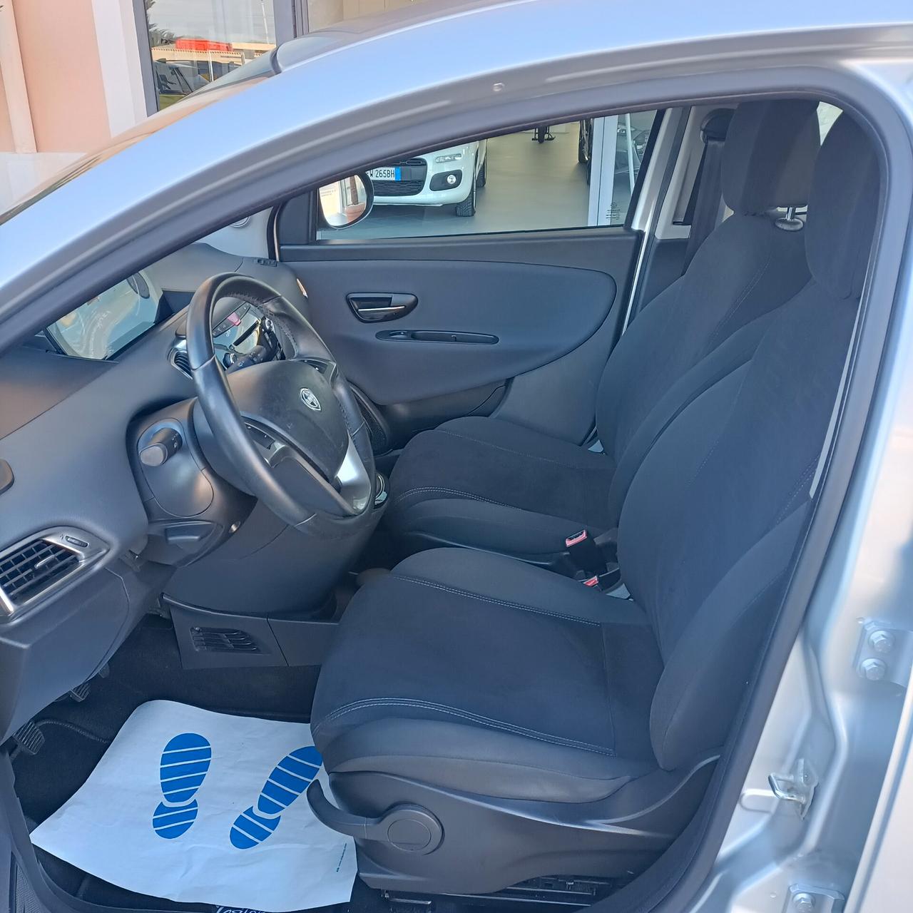 Lancia Ypsilon 1.2 69 CV 5 porte Gold