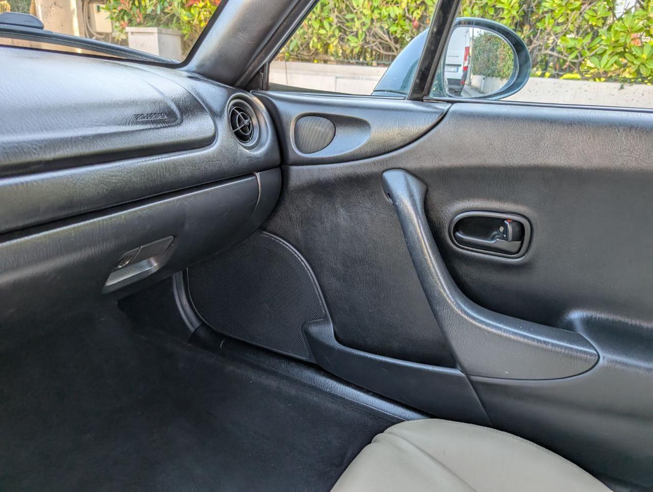 Mazda MX-5 1.6i 16V cat