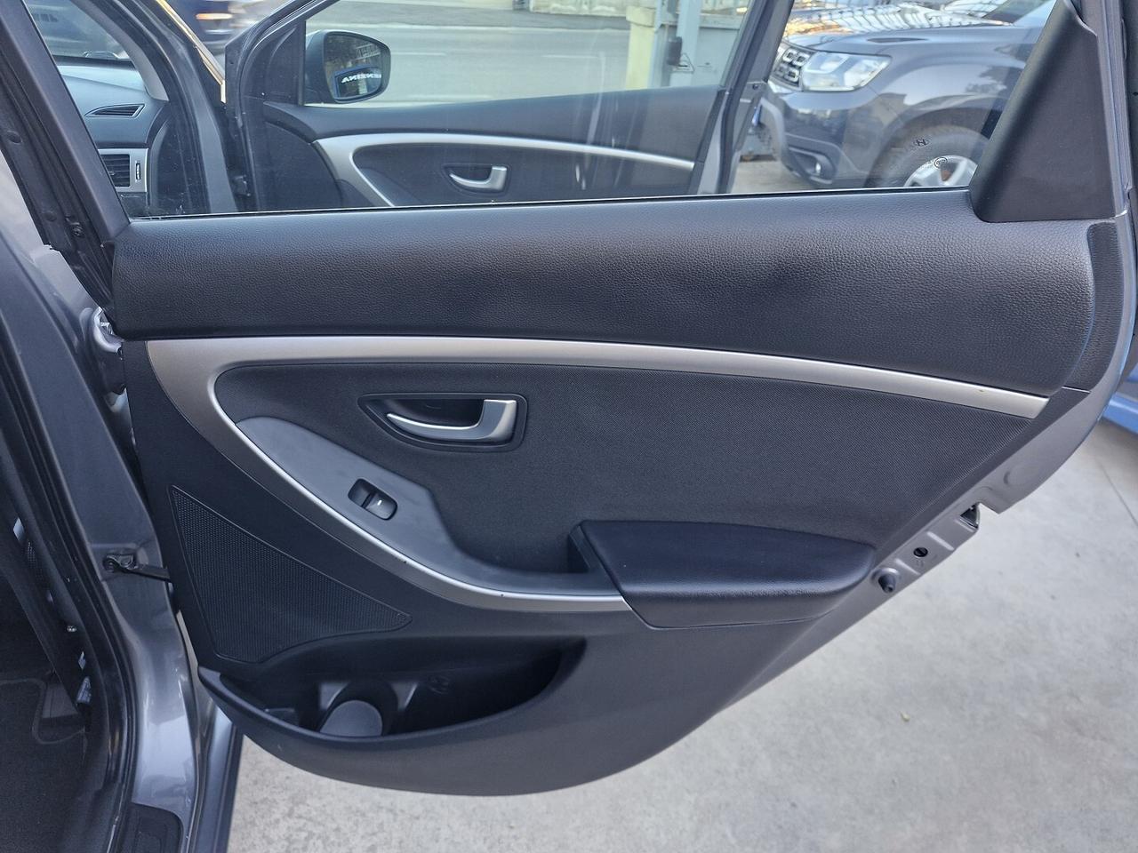 HYUNDAI I30 1.6 CRDi128CV TAGLIANDATA HYUNDAI