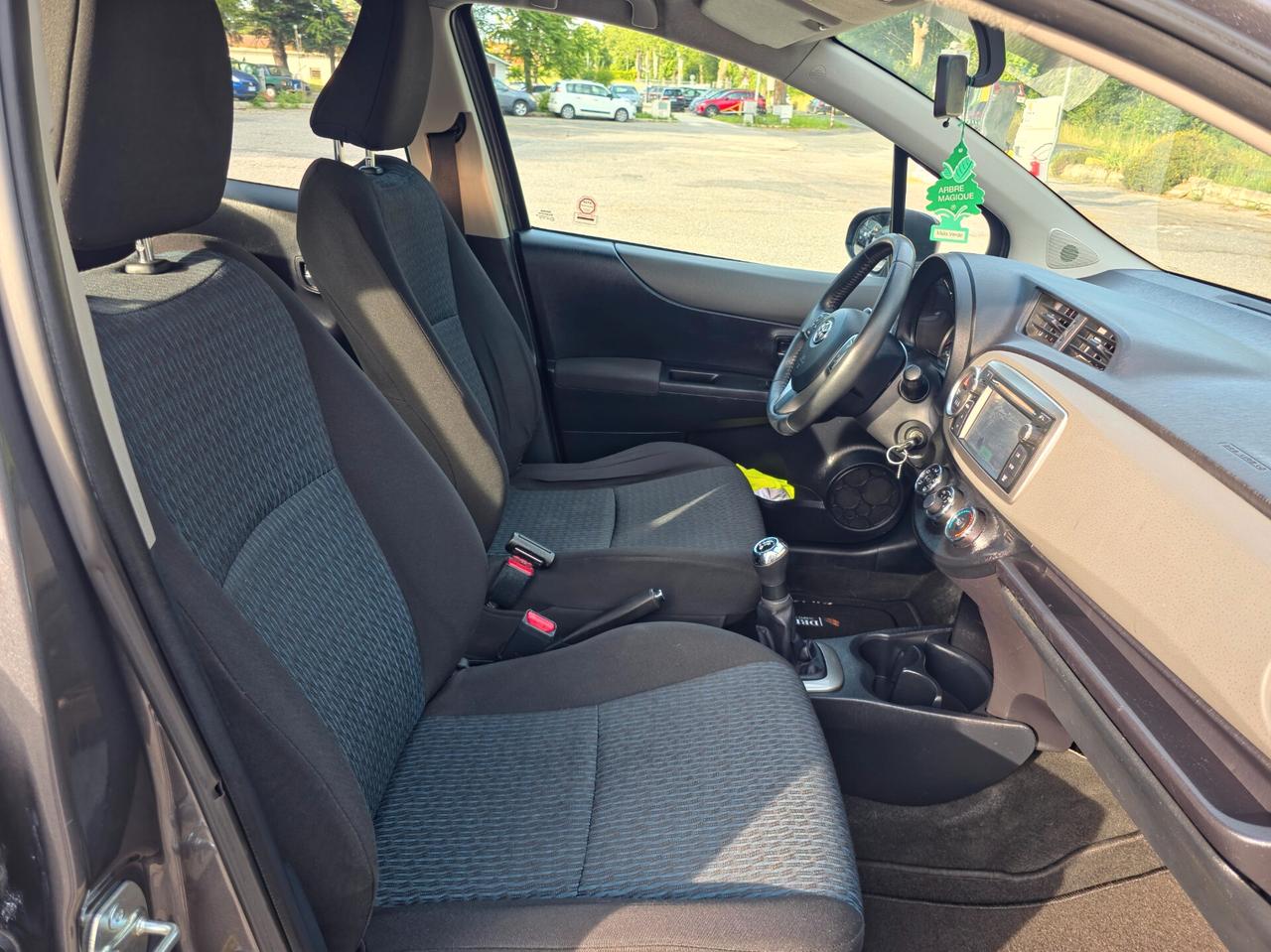 Toyota Yaris 1.0 5 porte Lounge CV-69 E5B Manuale NEO