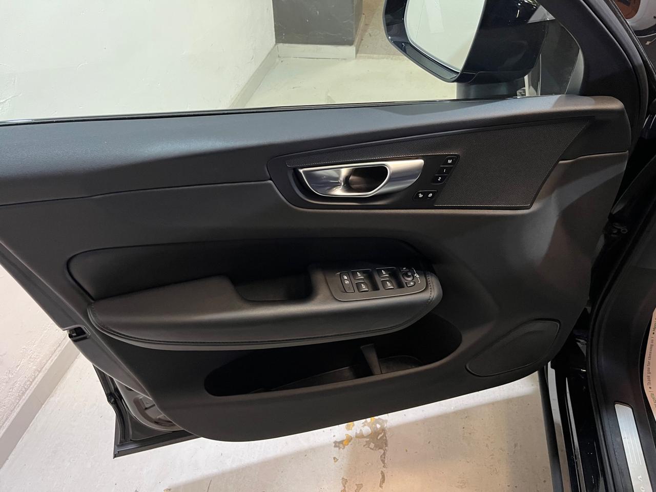Volvo XC60 B4 (d) AWD automatico Ultimate Dark