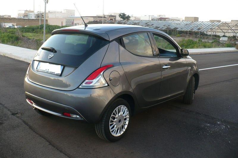 Lancia Ypsilon Ypsilon 1.2 69 CV 5 porte Silver