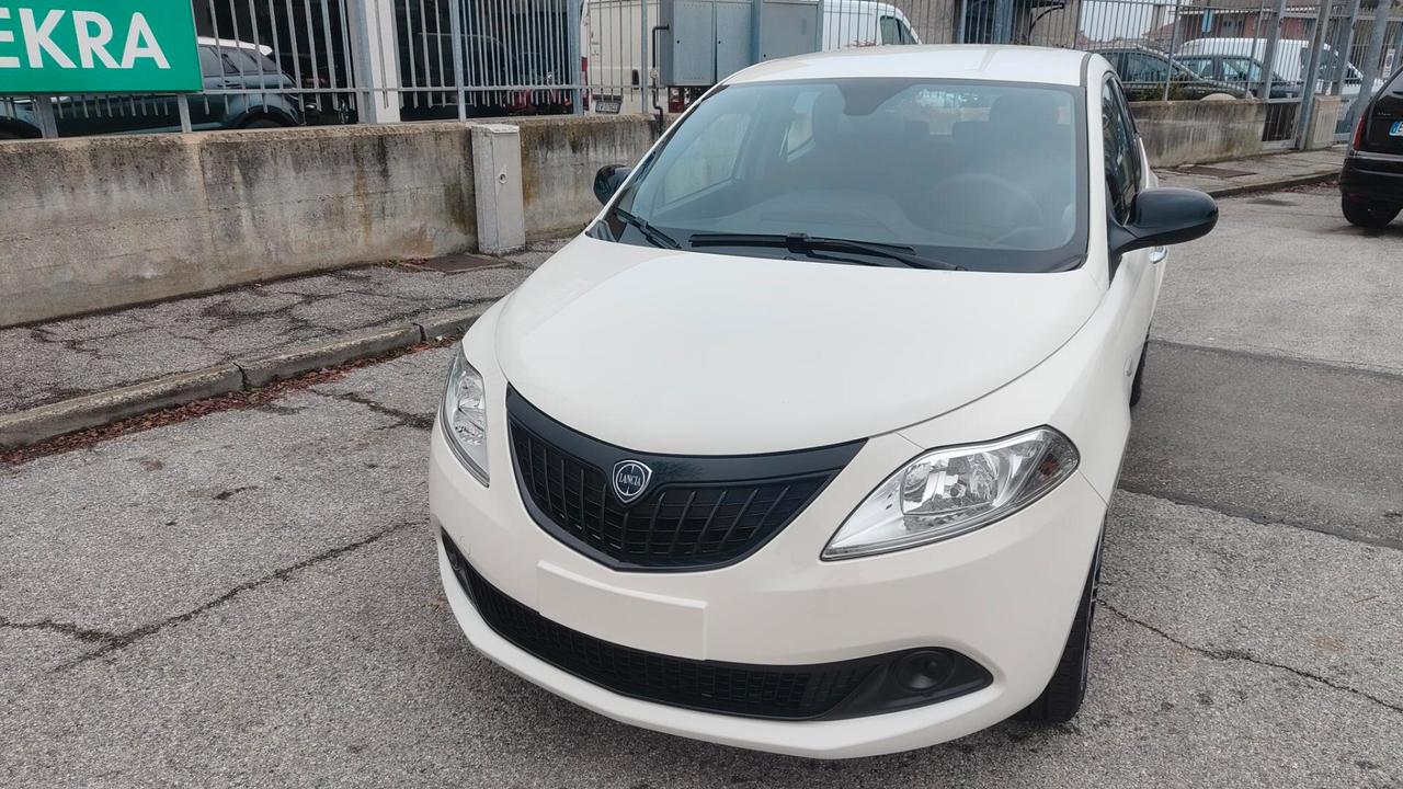 Lancia Ypsilon 1.0 FireFly 5 porte S&S Hybrid Oro