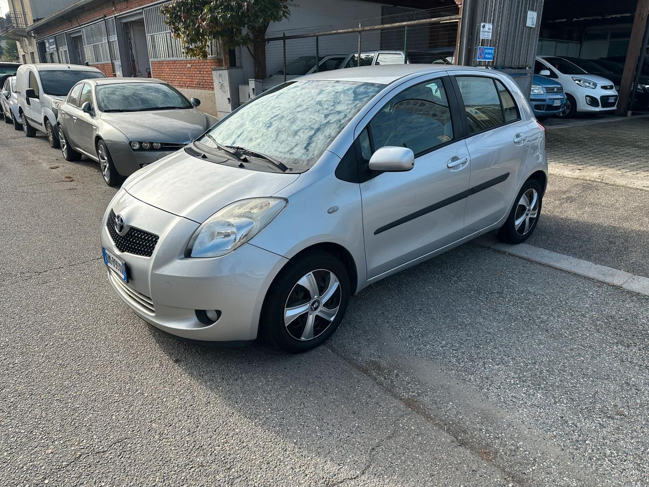 Toyota Yaris 1.0 5 porte Sol