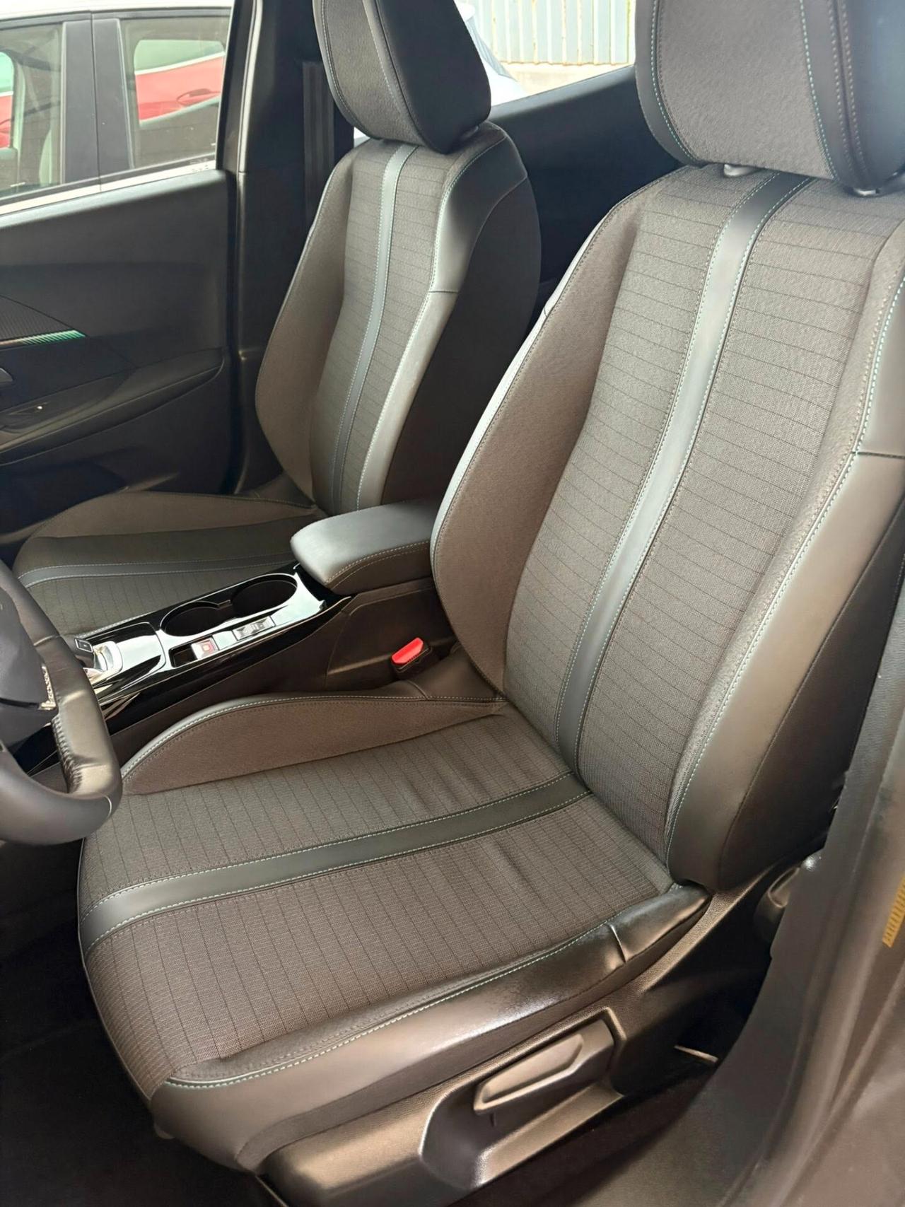Peugeot 2008 130cv automatica Allure 12/21