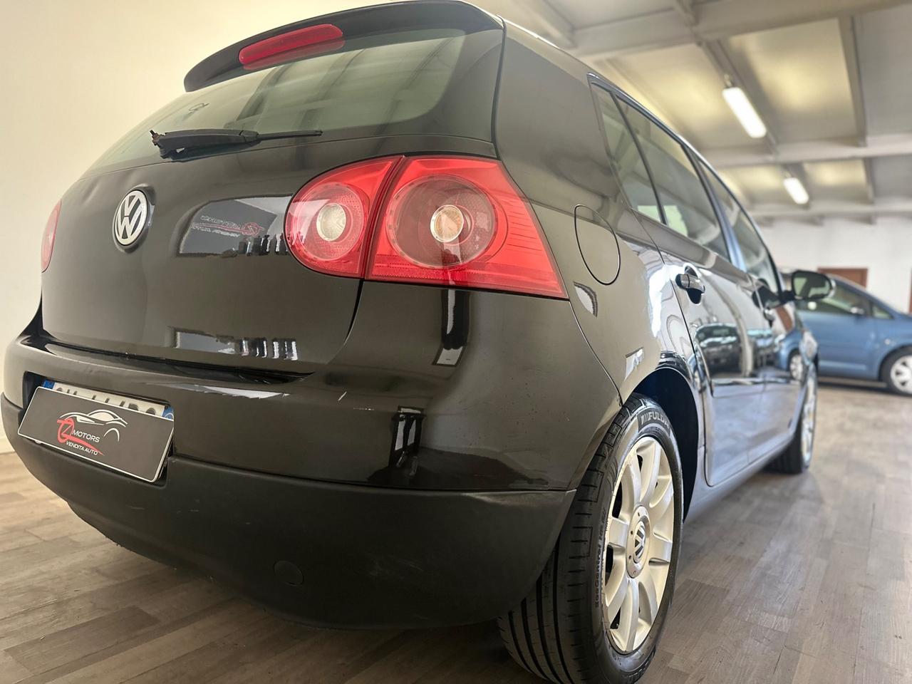 Volkswagen Golf 1.6 16V FSI 5p. Sportline NEOPATENTATI