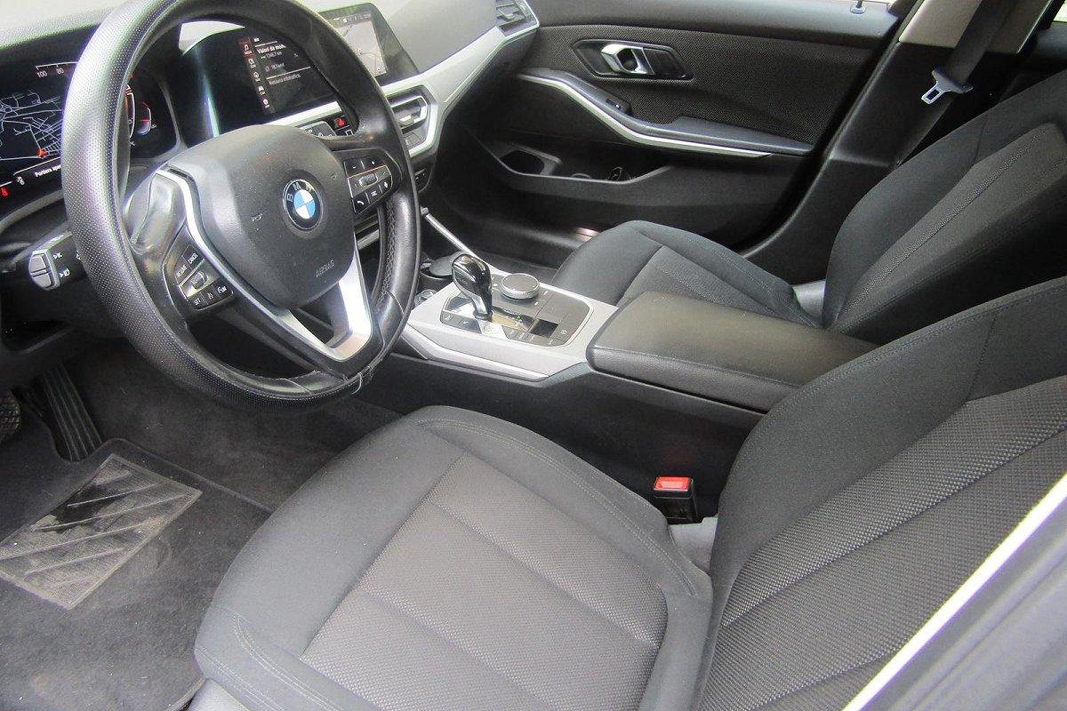 BMW 318d 48V Touring Business Advantage